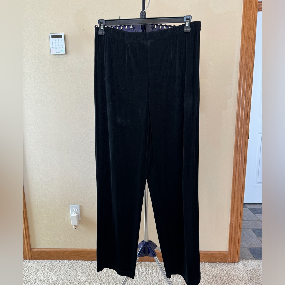 Laura Ashly knit straight leg pants.
